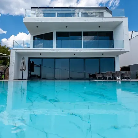 Laurynn With Roof And Pool Villa Crikvenica