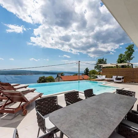 Laurynn With Roof And Pool Villa Crikvenica
