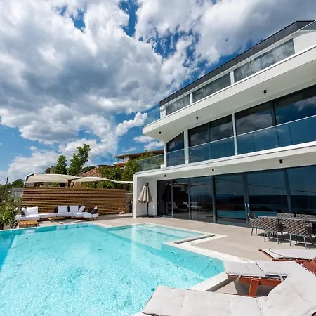 Laurynn With Roof And Pool Villa Crikvenica