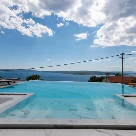 Villa Laurynn With Roof And Pool Crikvenica